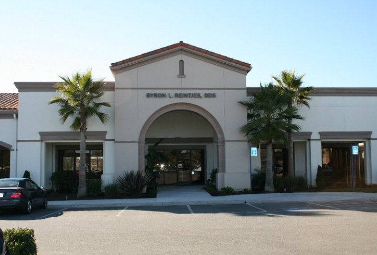 Oustide view of Fresno dental office building